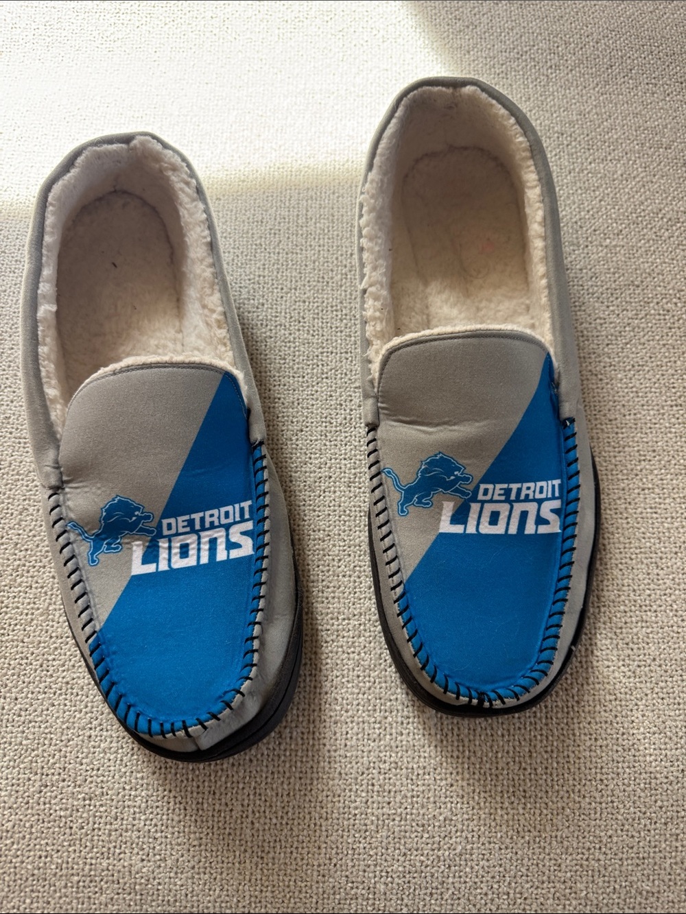 Foco- Detroit Lions Blue & Gray Slip-On Slippers. Size large NEW